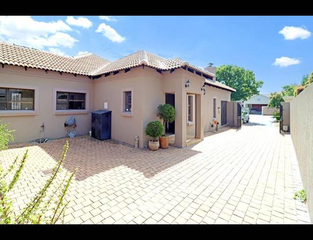 4 BEDROOM HOUSE FOR SALE IN AMBERFIELD MANOR